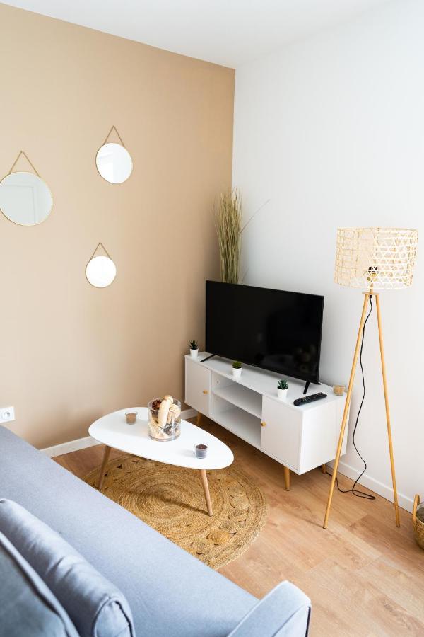 Calme & Confort Avec Parking Prive A Apartment Saumur